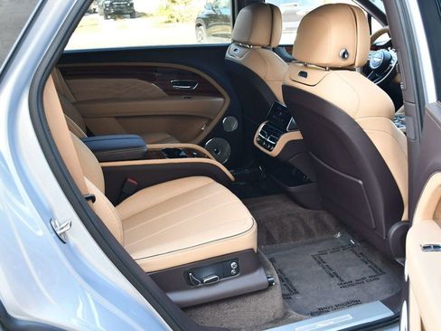 Used 2023 Bentley Bentayga Extended Wheelbase AWD/4WD image 22
