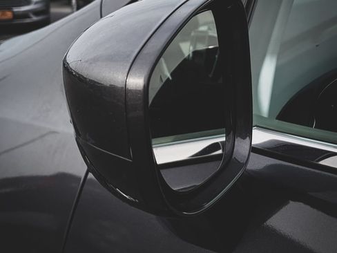 Used 2018 Chrysler Pacifica Touring-L FWD image 31