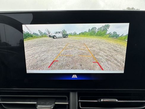 Used 2024 Chevrolet Trax LT w/ LT Convenience Package FWD image 29