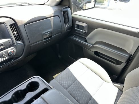 Used 2018 Chevrolet Silverado 1500 Custom w/ Custom Value Package RWD image 15