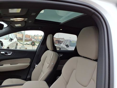 Certified 2026 Volvo XC60 B5 Plus w/ Climate Package AWD/4WD image 11
