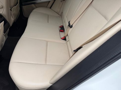 Used 2013 Mercedes-Benz GLK 350 4MATIC image 16