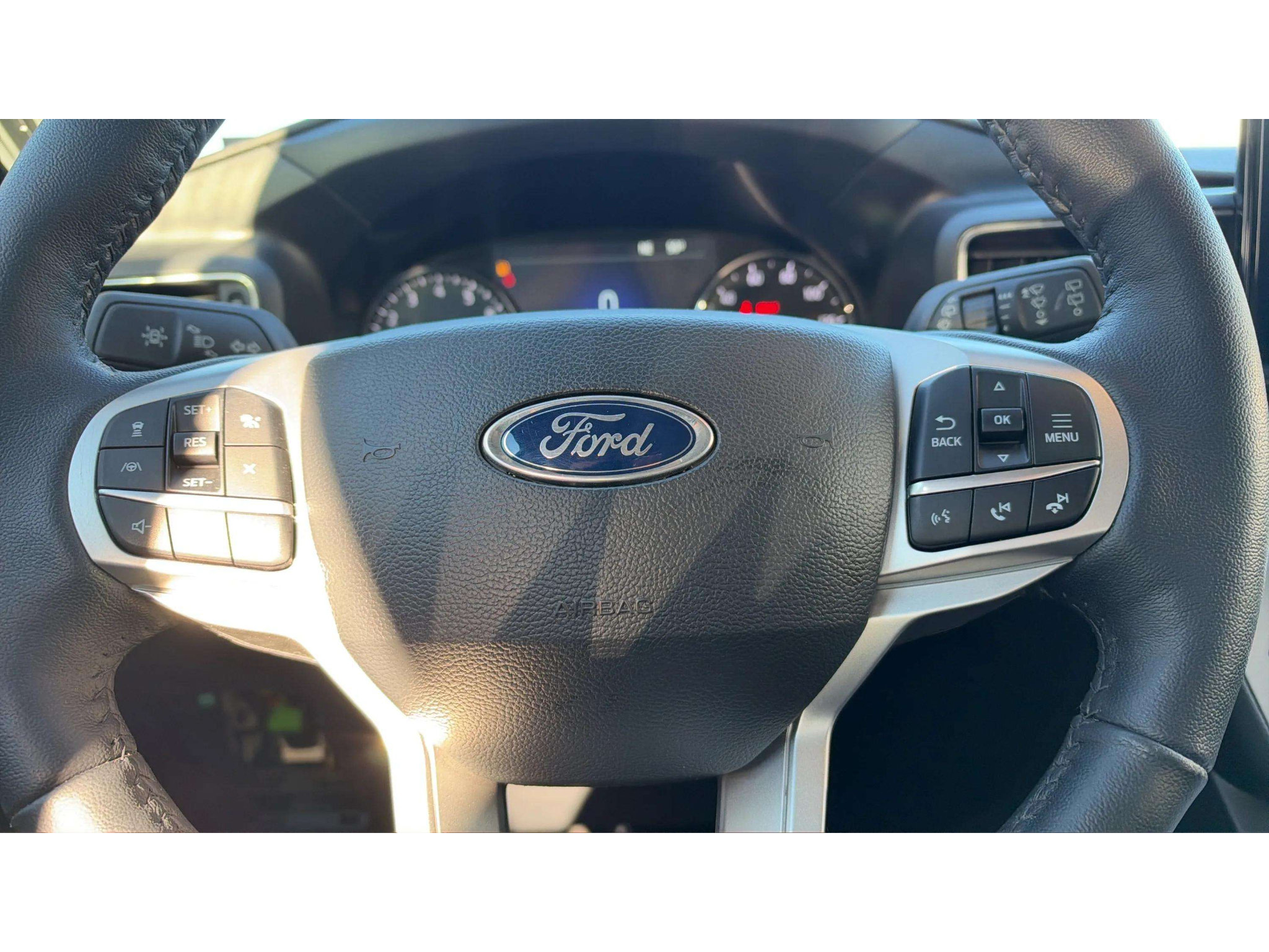 Used 2022 Ford Explorer XLT w/ Equipment Group 202A AWD/4WD image 17