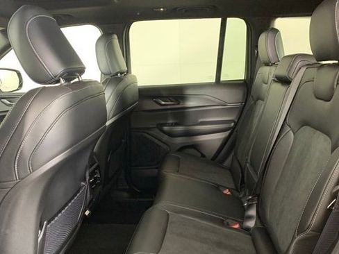 New 2025 Jeep Grand Cherokee Altitude image 14