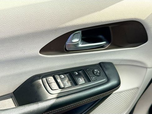 Used 2017 Chrysler Pacifica Touring Plus w/ Tire & Wheel Group image 19