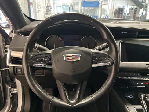 Used 2021 Cadillac XT4 Premium Luxury image 18