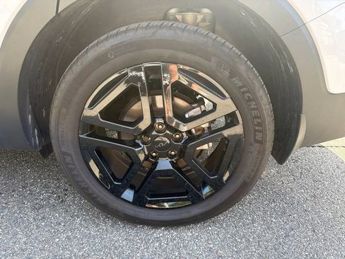 Certified 2025 Kia Telluride SX Prestige X-Line AWD/4WD image 32
