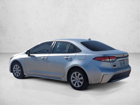 Used 2020 Toyota Corolla LE image 4