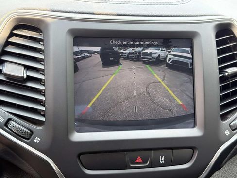 Used 2022 Jeep Cherokee Latitude w/ Sun & Sound Group AWD/4WD image 19