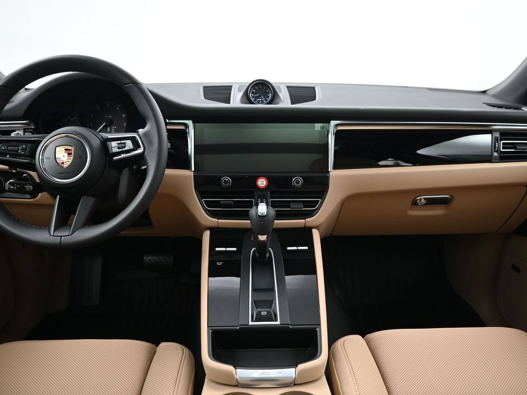 Certified 2026 Porsche Macan AWD/4WD image 9