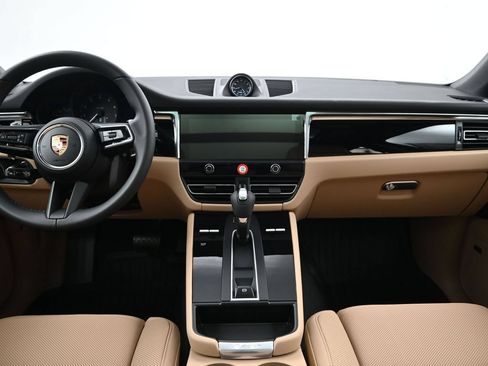 Certified 2026 Porsche Macan AWD/4WD image 9