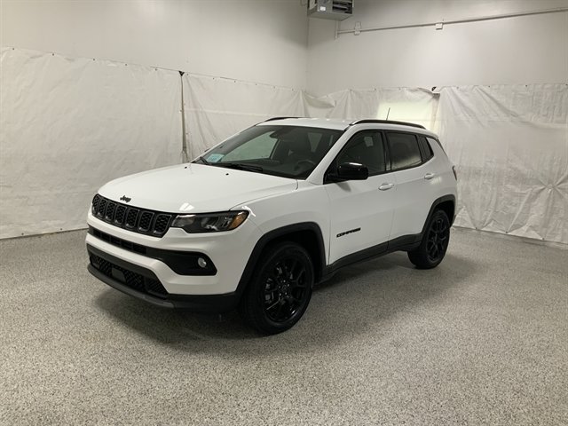 Used 2025 Jeep Compass Latitude w/ Altitude Special Edition AWD/4WD image 2