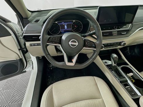Certified 2024 Nissan Altima 2.5 SV w/ SV Premium Package AWD/4WD image 16