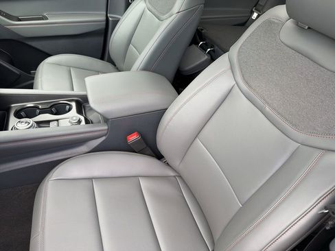 New 2026 Ford Explorer Active AWD/4WD image 9