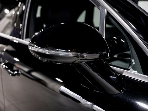 Used 2024 Porsche Macan image 42