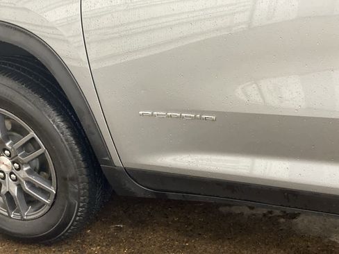 Used 2025 GMC Acadia Elevation image 10