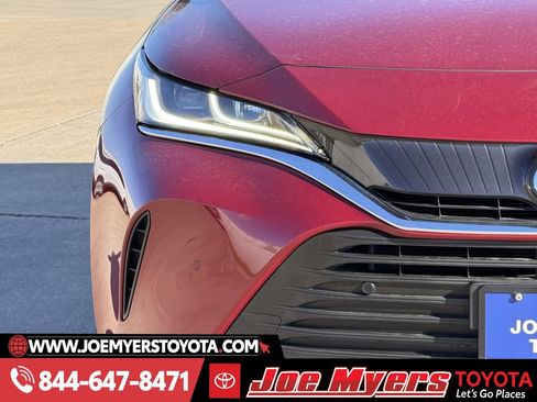 Used 2022 Toyota Venza XLE image 5