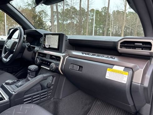 Used 2025 Toyota Tacoma SR5 AWD/4WD image 28