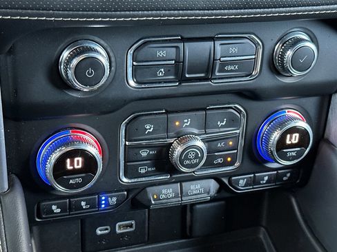 Used 2021 GMC Yukon SLT image 22