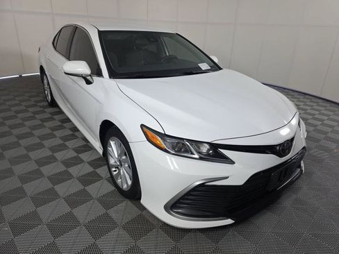 Used 2022 Toyota Camry LE FWD image 3