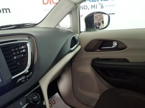 Used 2023 Chrysler Voyager LX FWD image 23