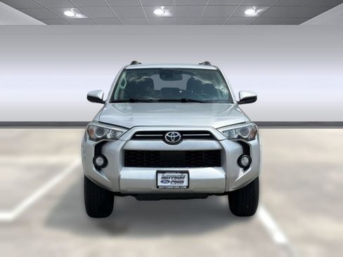 Used 2020 Toyota 4Runner SR5 AWD/4WD image 5