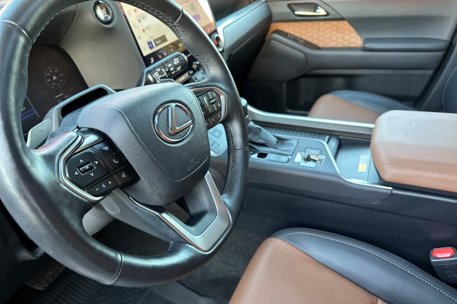 Used 2025 Lexus GX 550 w/ Cold Area Package AWD/4WD image 12