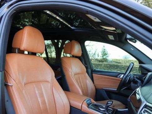 Used 2019 BMW X5 xDrive50i w/ M Sport Package image 21