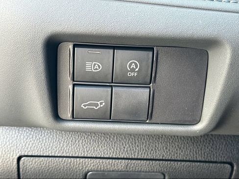 Used 2024 Toyota Highlander LE AWD/4WD image 19