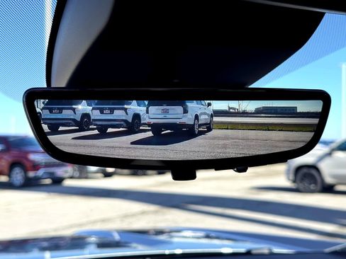 Used 2025 GMC Yukon XL Denali w/ Denali Reserve Package image 35