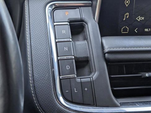 Used 2022 GMC Yukon SLT w/ SLT Premium Package image 24