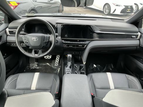 Used 2025 Toyota Camry SE FWD image 16
