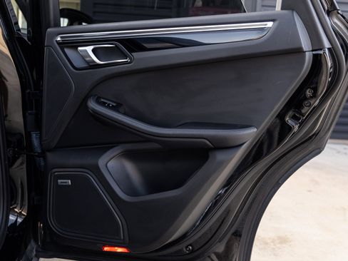 Certified 2021 Porsche Macan image 39