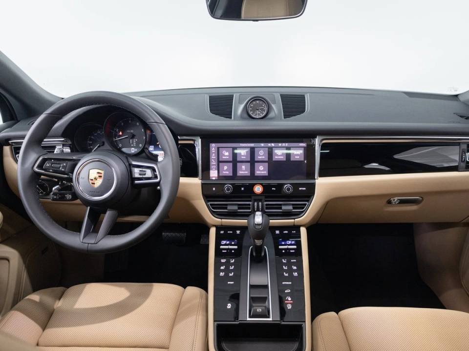 Certified 2026 Porsche Macan AWD/4WD image 12