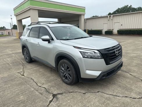 Used 2024 Nissan Pathfinder SV w/ SV Premium Package FWD image 16