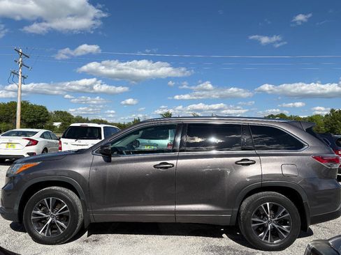 Used 2016 Toyota Highlander XLE AWD/4WD image 7