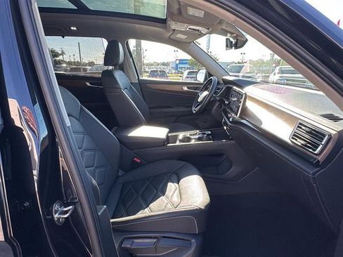 Certified 2025 Volkswagen Atlas SE w/ Panoramic Sunroof Package FWD image 12