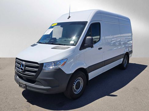 Used 2025 Mercedes-Benz Sprinter 2500 image 7