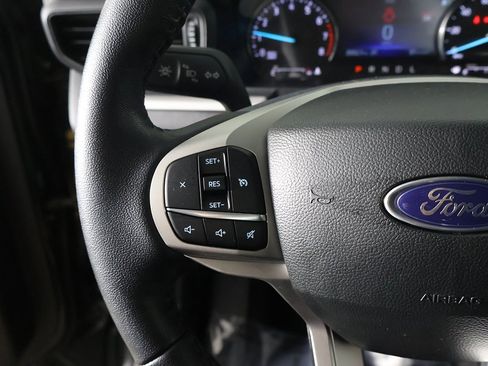 Used 2023 Ford Explorer XLT image 38