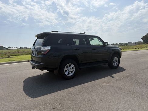 Used 2024 Toyota 4Runner SR5 Premium AWD/4WD image 36