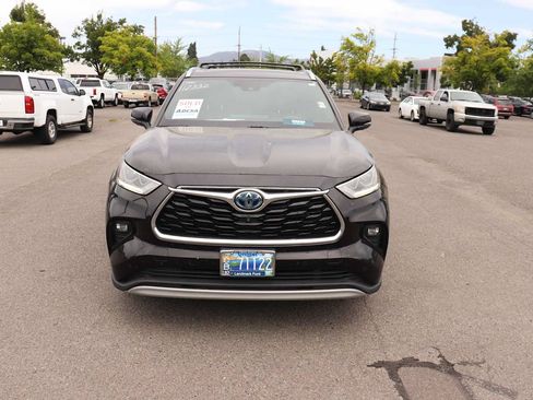 Used 2020 Toyota Highlander Platinum AWD/4WD image 2