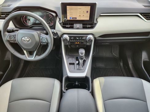 Used 2023 Toyota RAV4 XLE Premium image 30