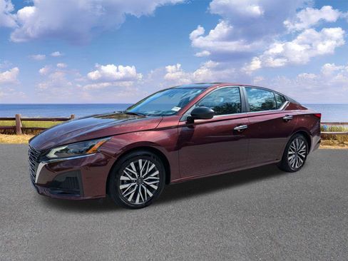 Used 2025 Nissan Altima 2.5 SV FWD image 4