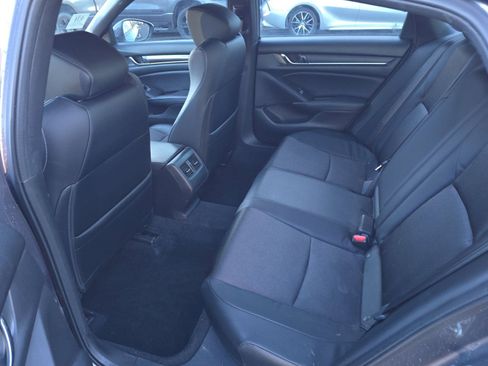 Used 2018 Honda Accord Sport image 10