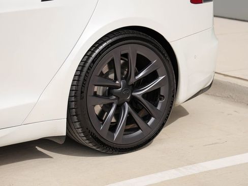 Used 2022 Tesla Model S Plaid image 33