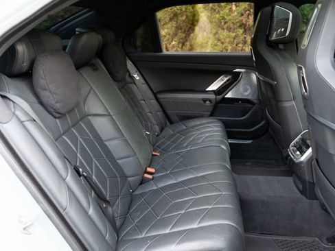 Used 2023 BMW 760i xDrive w/ Executive Package image 33