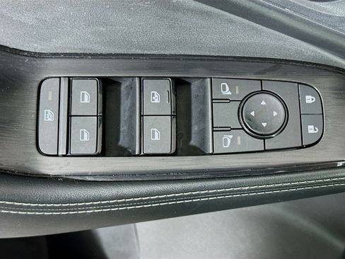 Used 2025 Nissan Rogue SV AWD/4WD image 15