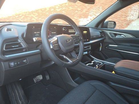 New 2026 Chevrolet Traverse LT image 8