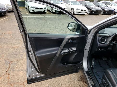 Used 2016 Toyota RAV4 SE image 16