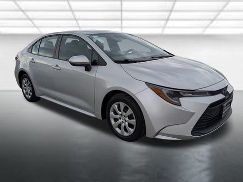 Used 2025 Toyota Corolla LE FWD image 1